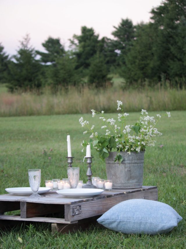 DIY Boho Picnic Table with 2 Pallets – Open Doors Open Hearts