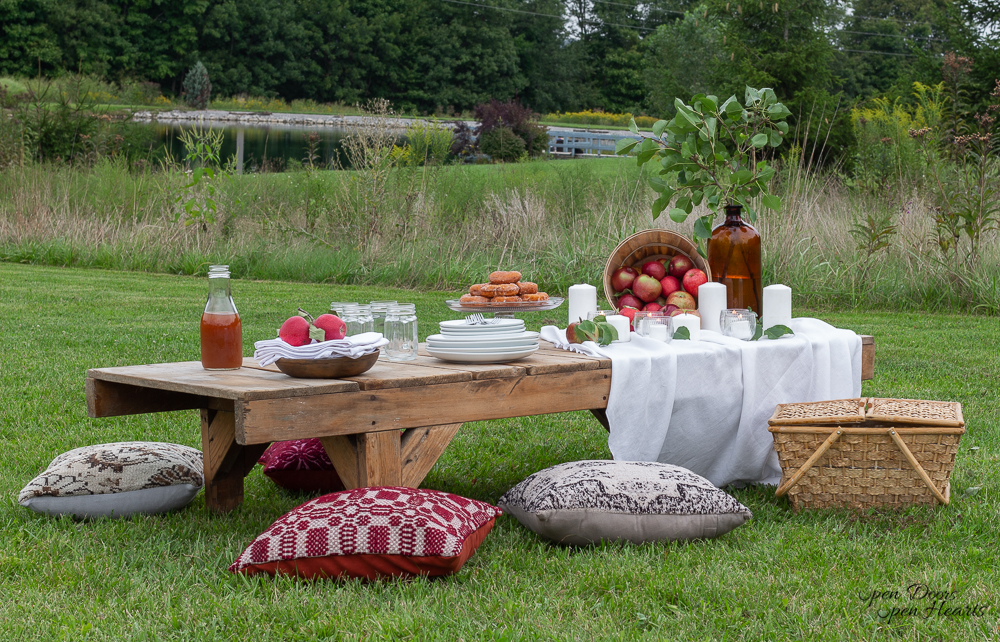 How to Create a Simple & Stunning Early Fall Apple Tablescape - Open ...