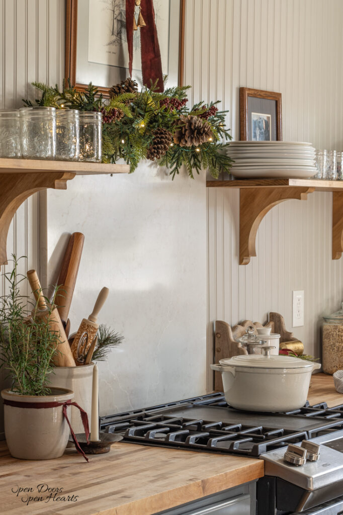 Thrifty and Simple Christmas Kitchen Ideas with Cottage Style - Open ...